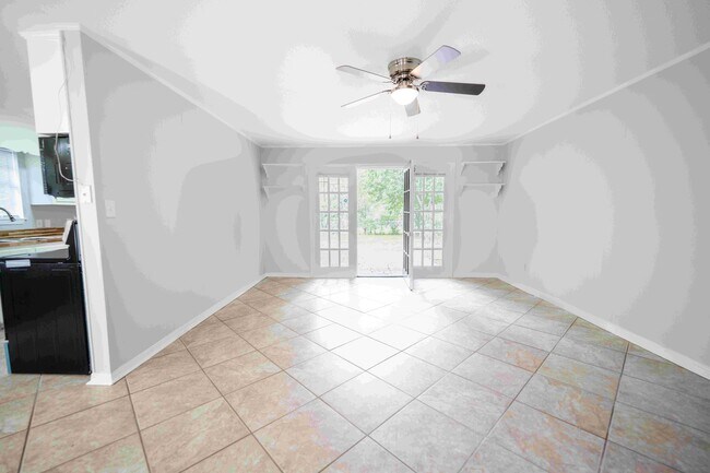 Building Photo - 1529 Deerwood Dr E