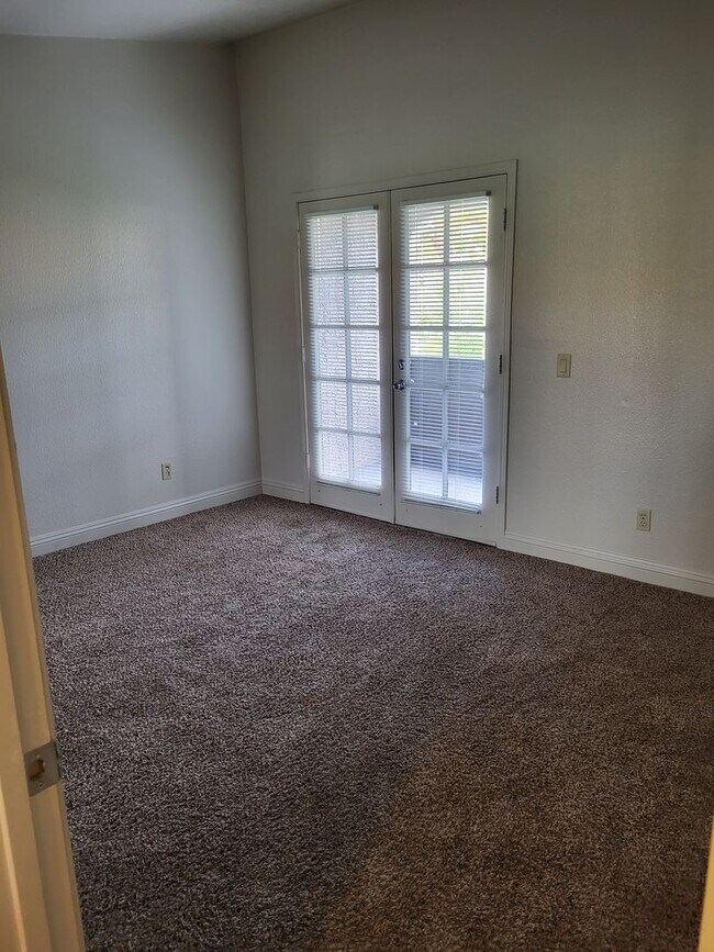 Building Photo - 1412 Bass Dr