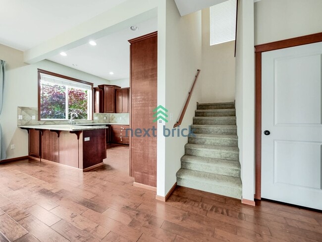 Building Photo - 4 Bed and 3 Bath Lake View Single-family H...