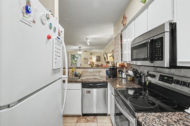 Building Photo - 501 W 26th St