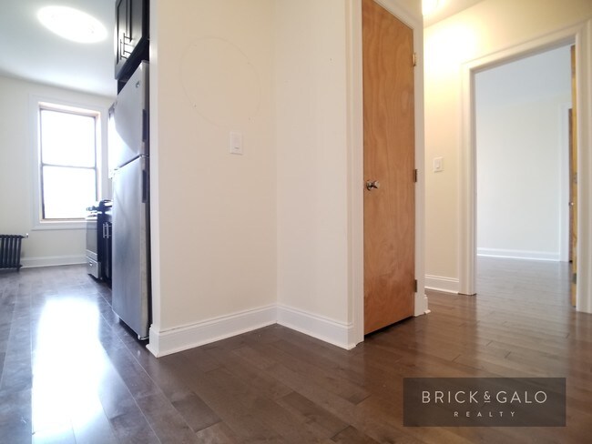 Building Photo - 224-24 Hinckley Pl