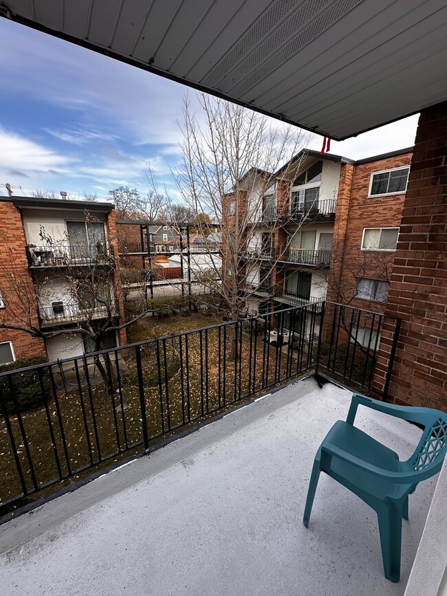 Building Photo - 6961 N Oakley Ave