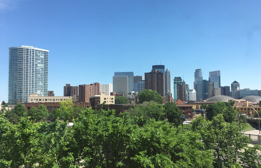 Skyline view of downtown - 1800 Lasalle Ave
