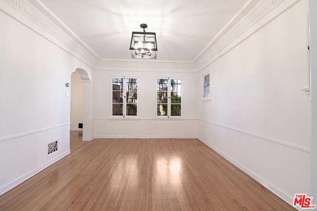 Building Photo - 1040 S Alfred St