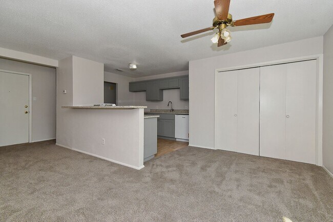 Building Photo - 1703 La Fontaine Ln