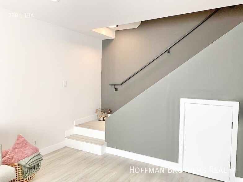 Building Photo - 8753 Langdon Ave