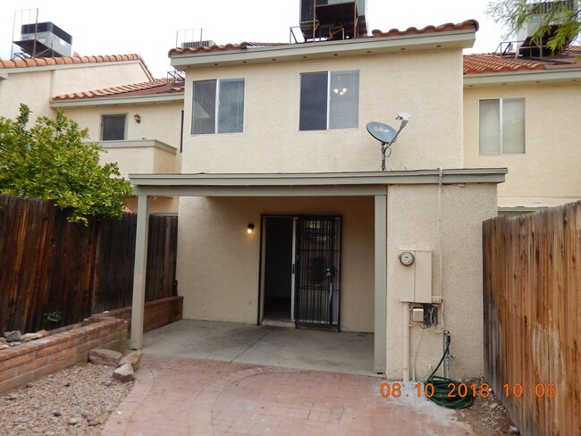 Building Photo - West Ironwood Hill Dr & Greasewood Rd 2/2