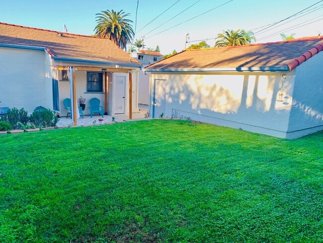 Building Photo - Spectacular location very close to the beach, San Clemente Pier and Del Mar Shopping Street!