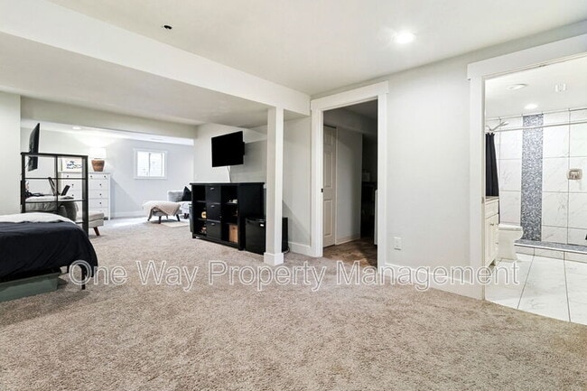 Building Photo - 918 Woodbine Dr