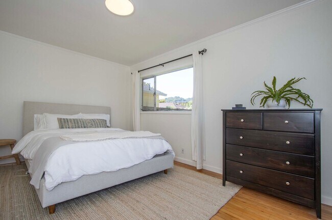 Building Photo - Perfect Family Home in Flats of Kentfield ...