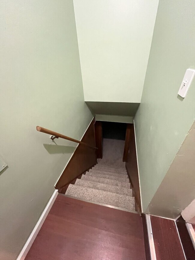 Building Photo - Charming duplex - 2bedroom, 1 bath