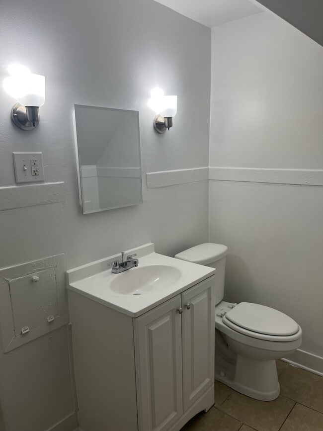 Building Photo - 1925 Brookline Ave