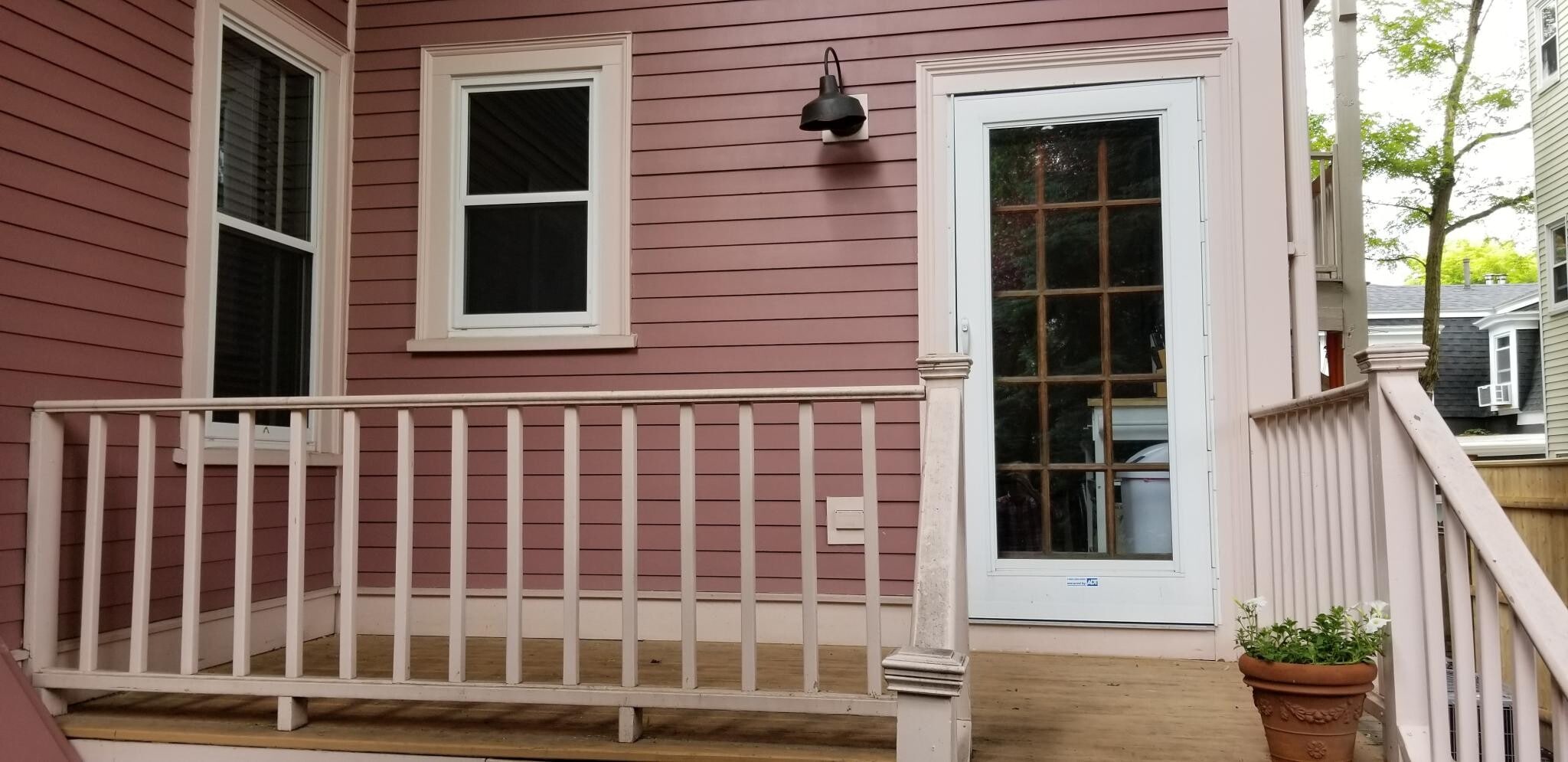 Private Porch off Kitchen - 16 Dresden St