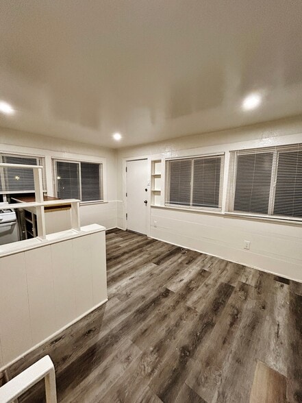 Building Photo - 2032 Vista Del Mar Ave