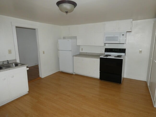 Building Photo - 107 Pearl St