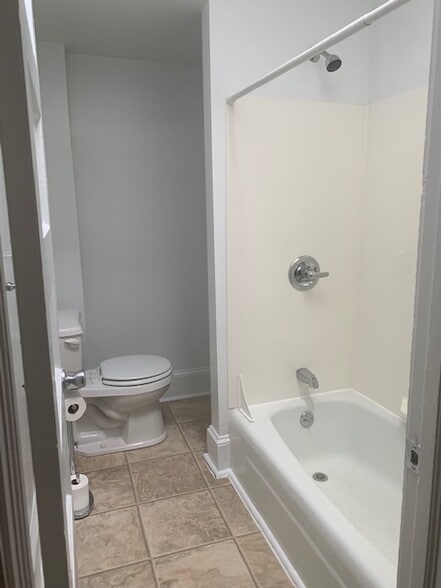 Building Photo - 318 E University Pky