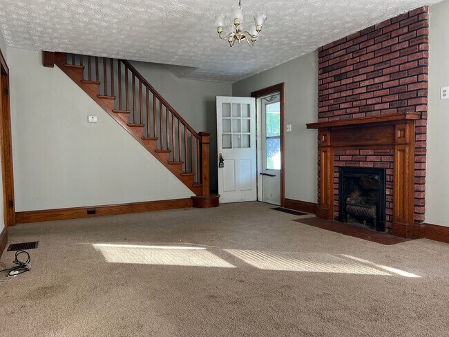 Building Photo - 3 bedroom 2 bath house