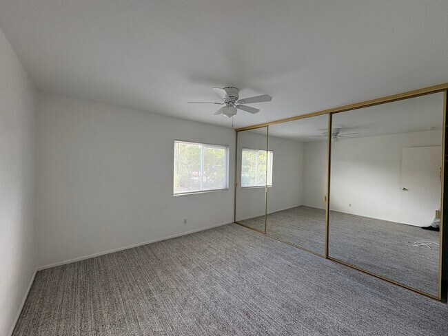 Master bedroom - 5001 Stoney Creek Rd