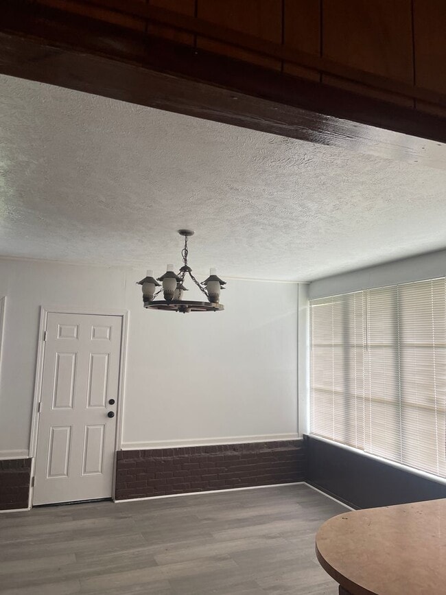 Building Photo - 1066 Alta Vista Blvd