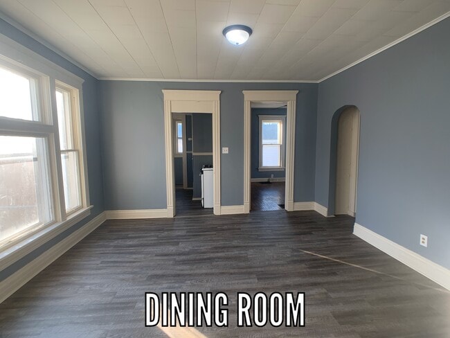 Building Photo - 1344 N Walnut St