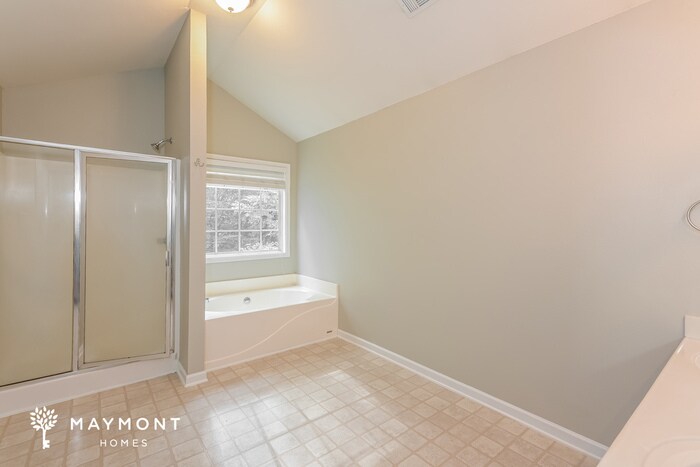 Building Photo - 6523 Silk Tree Pointe