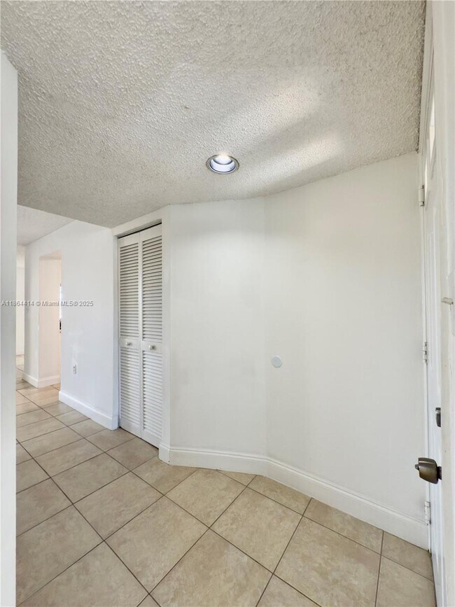 Building Photo - 13204 Glenmoor Dr