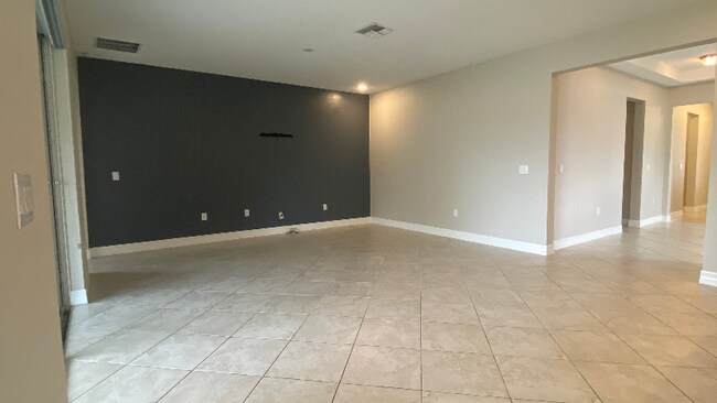 Building Photo - 2066 Cresswell St