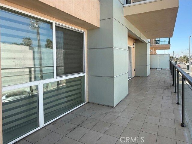 Building Photo - 1598 Long BCH