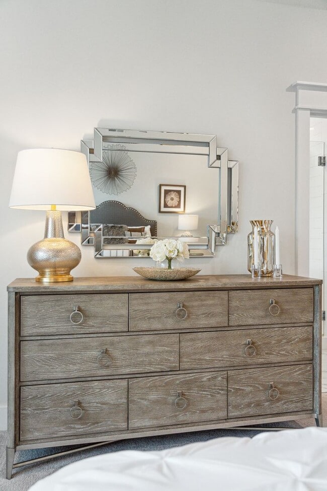 Building Photo - 3/3.5 End-Unit Townhome in Midtown Mt. Pleasant!