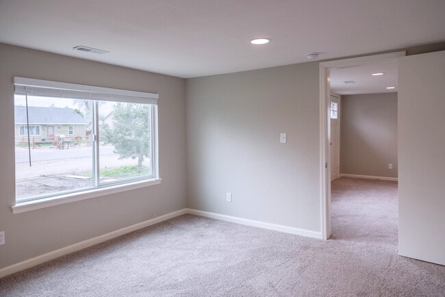 Building Photo - Remodeled home! Granite! SS Appliances!