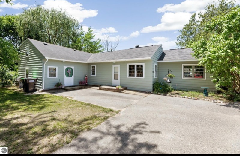 Building Photo - 10500 E Traverse Hwy