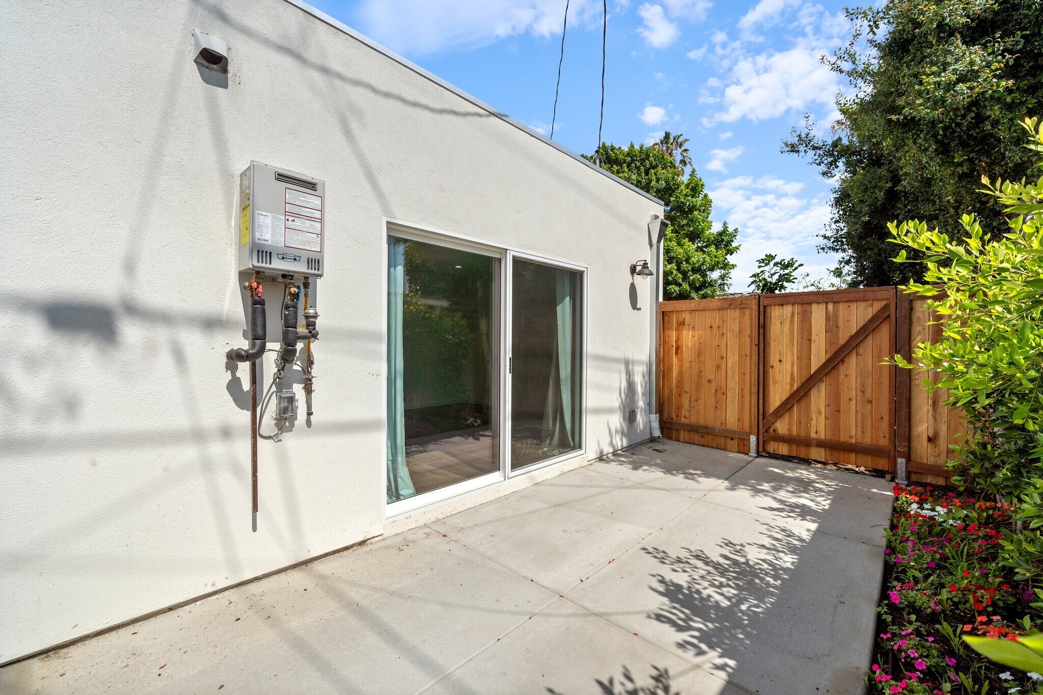 Building Photo - 5136 Hillcrest Dr