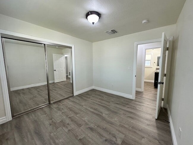 Building Photo - Los Alisos Home Estates