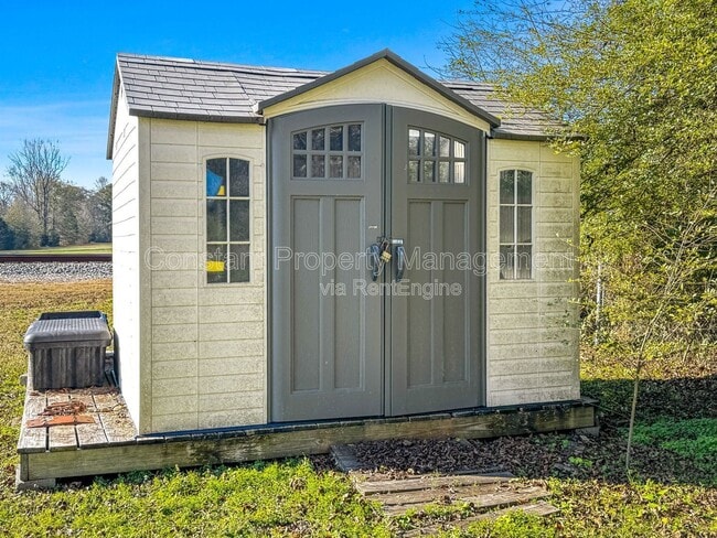 Building Photo - 138 Main St