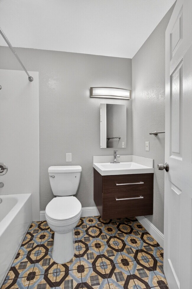Building Photo - Charming 2-Bed Condo Retreat in Citrus Heights