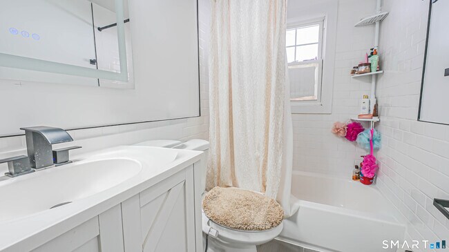 Building Photo - 243 Sunshine Cir