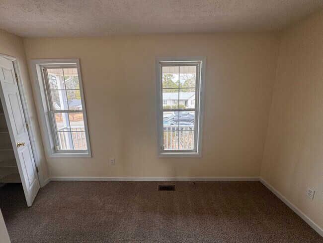 Building Photo - 885 Ridge Rd