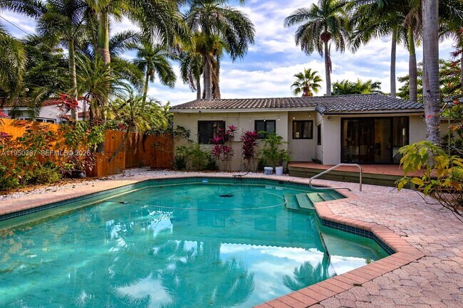 Building Photo - 1415 Mayo St