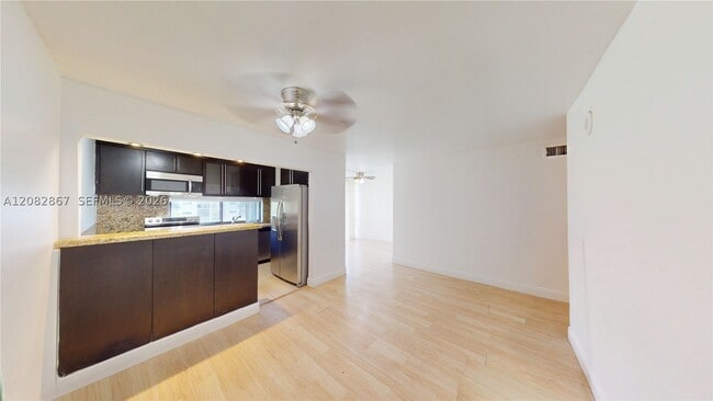 Building Photo - 17011 N Bay Rd