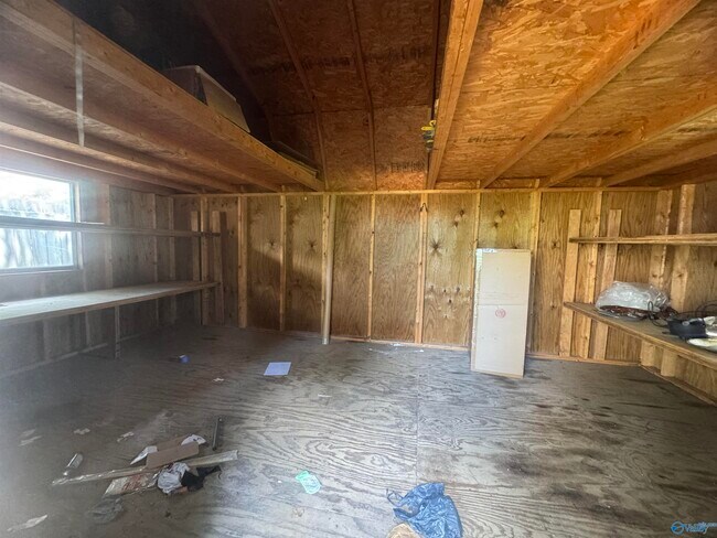 Building Photo - 915 Highland Dr