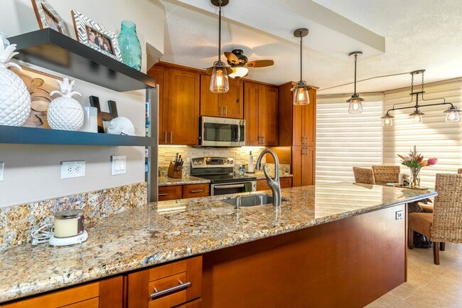 Building Photo - Maui Sunset Condo!! LOCATION, LOCATION, LOCATION!!