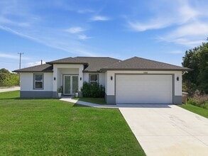 Building Photo - Newer 3/2 home all tile