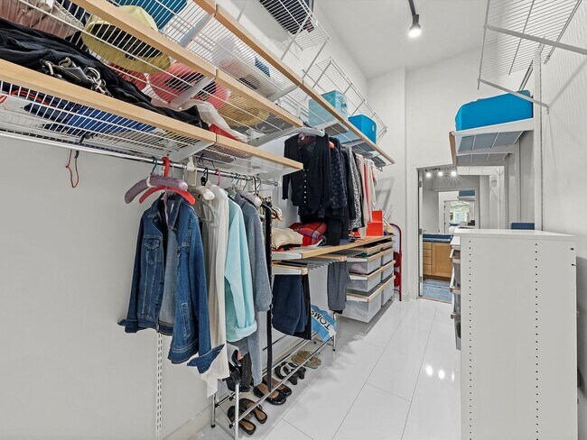 Building Photo - 211 E Ohio St