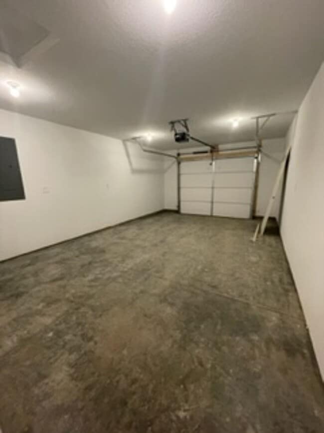 Building Photo - Italian Estates Property Management