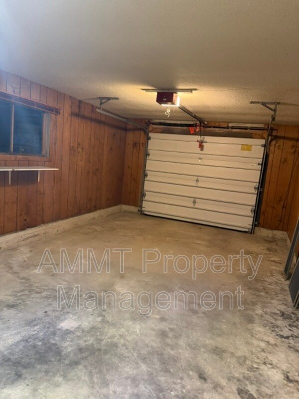 Building Photo - 608 S Garnavillo St