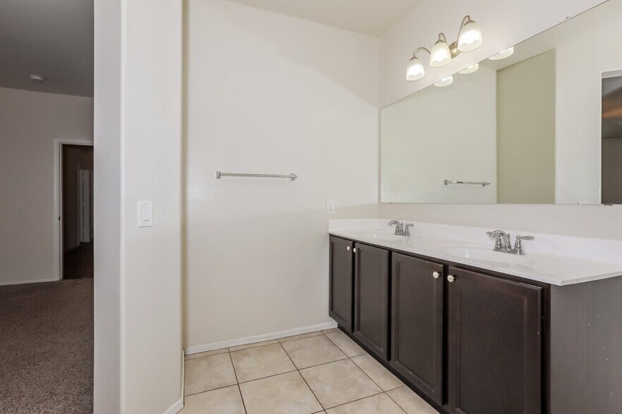 Building Photo - 4621 E Fire Opal Ln