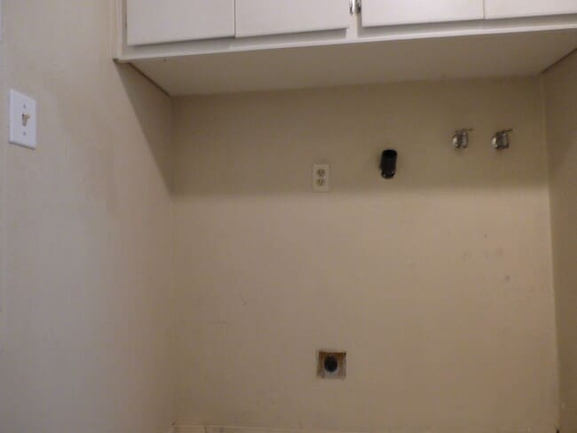 Building Photo - 3 Bedroom 1 Bath Home