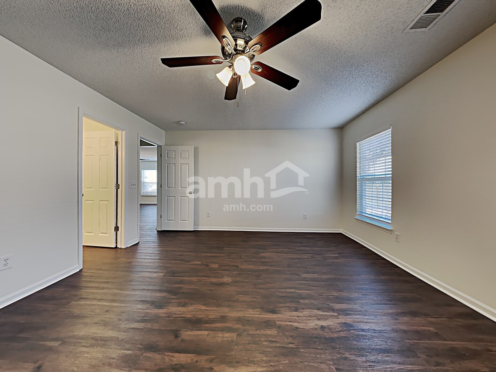 Building Photo - 3028 Crusades St