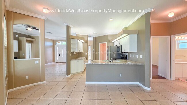 Building Photo - CUTE AND SPACIOUS 3 BEDROOM/ 2 BATH POOL HOME! NORTH PALMETTO! PET FRIENDLY!