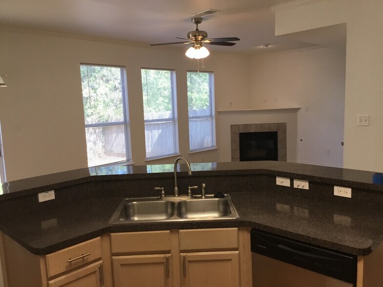 Building Photo - 2909 Whisper Oaks Ln